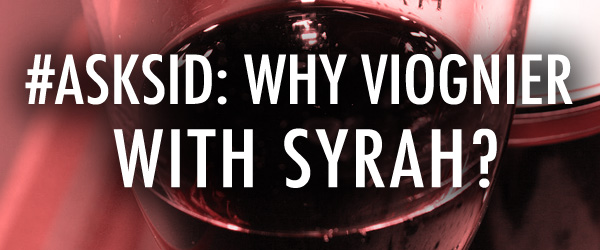 Why do some Syrah wines have a mix of Viognier?